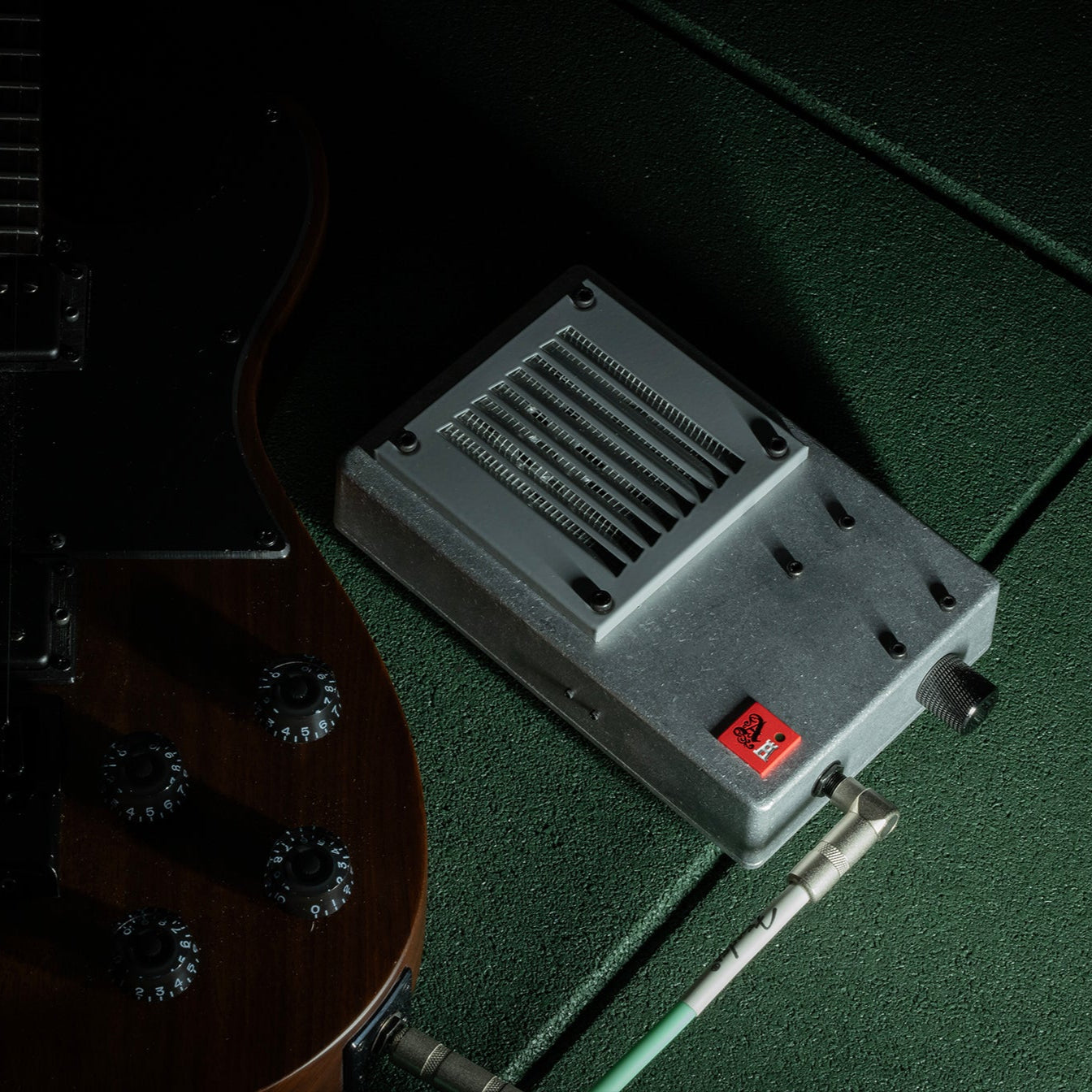 Floor Register _ Portable 9V Guitar / Mono Amp